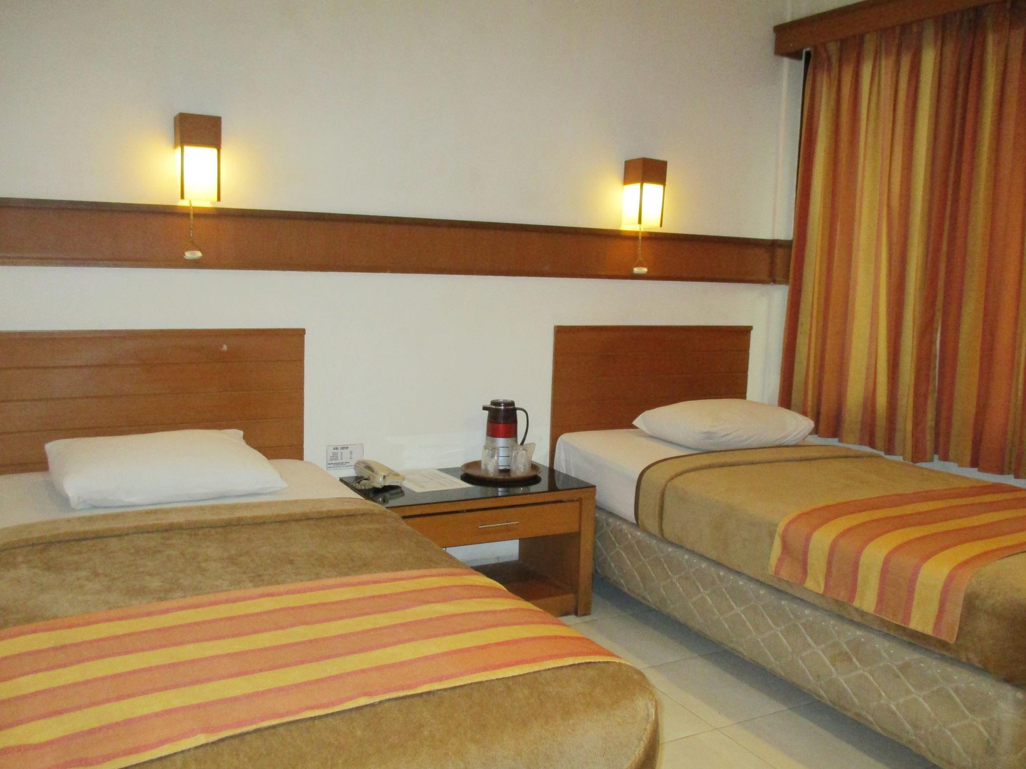 Hotel Caravan Tanah Abang Джакарта Екстер'єр фото