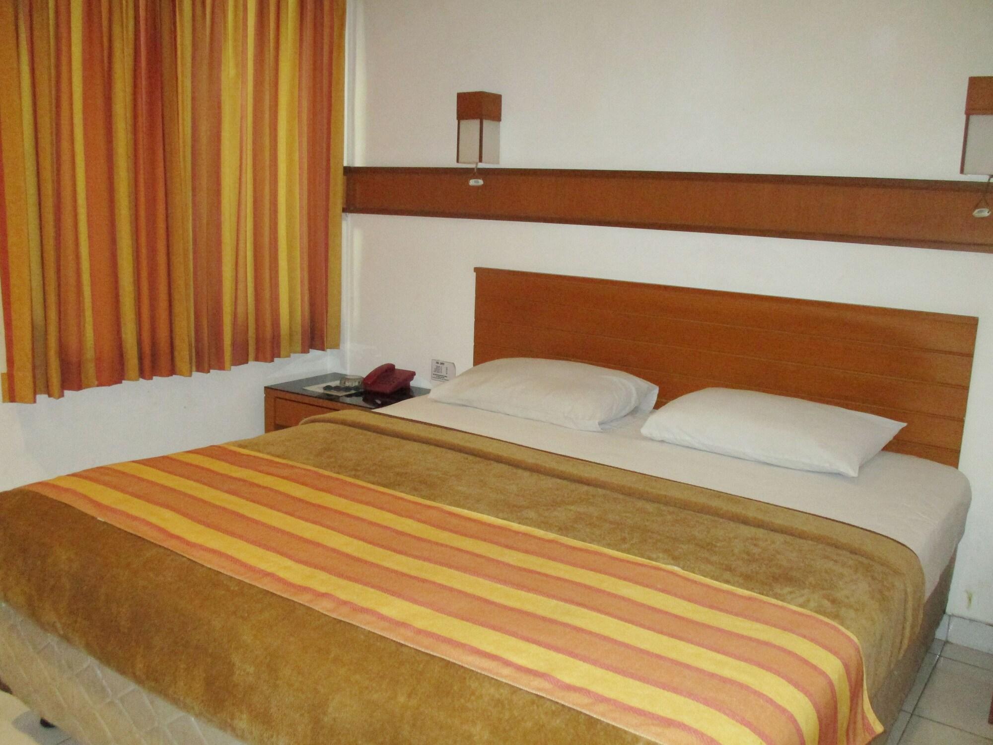 Hotel Caravan Tanah Abang Джакарта Екстер'єр фото