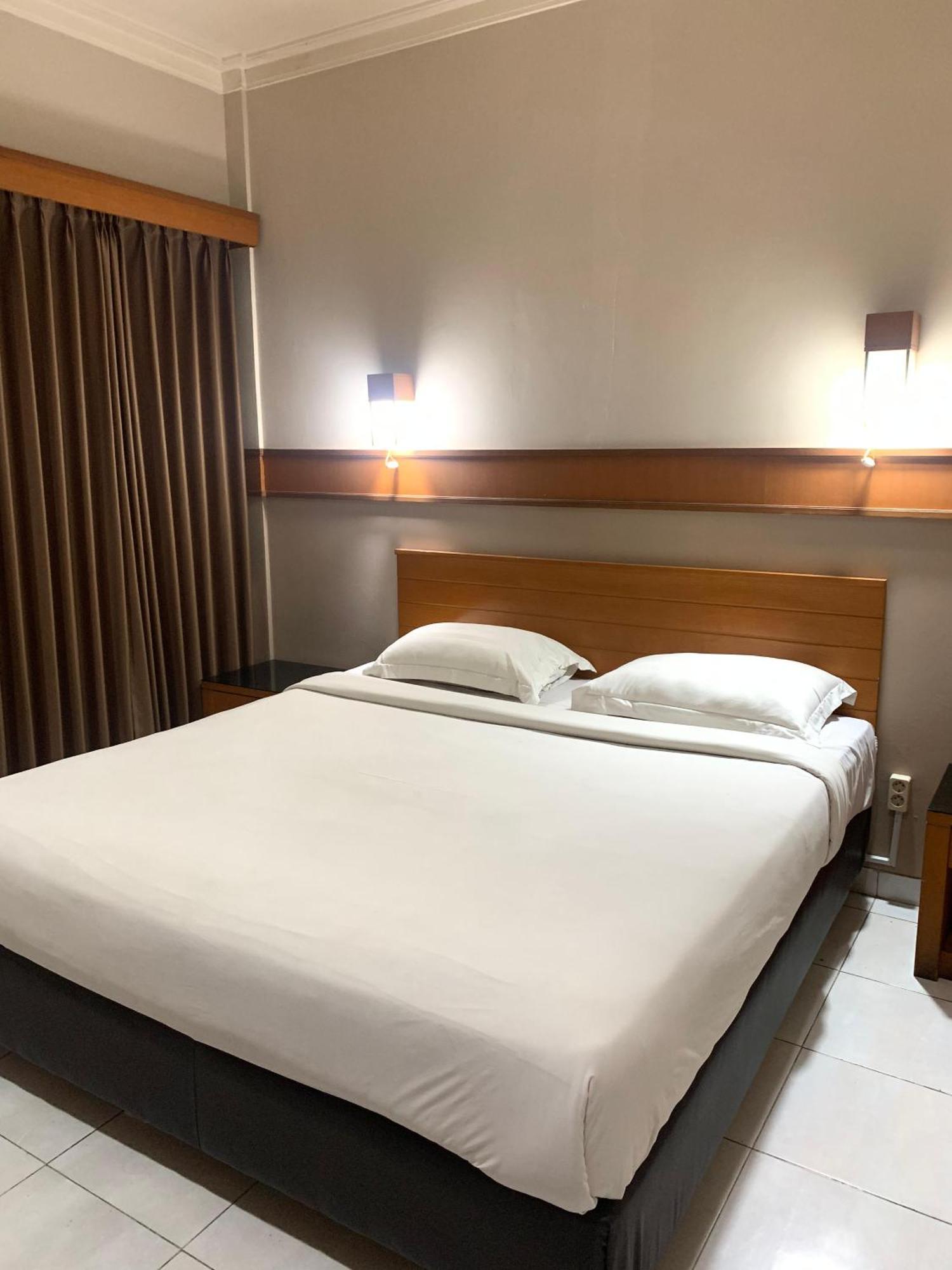 Hotel Caravan Tanah Abang Джакарта Екстер'єр фото