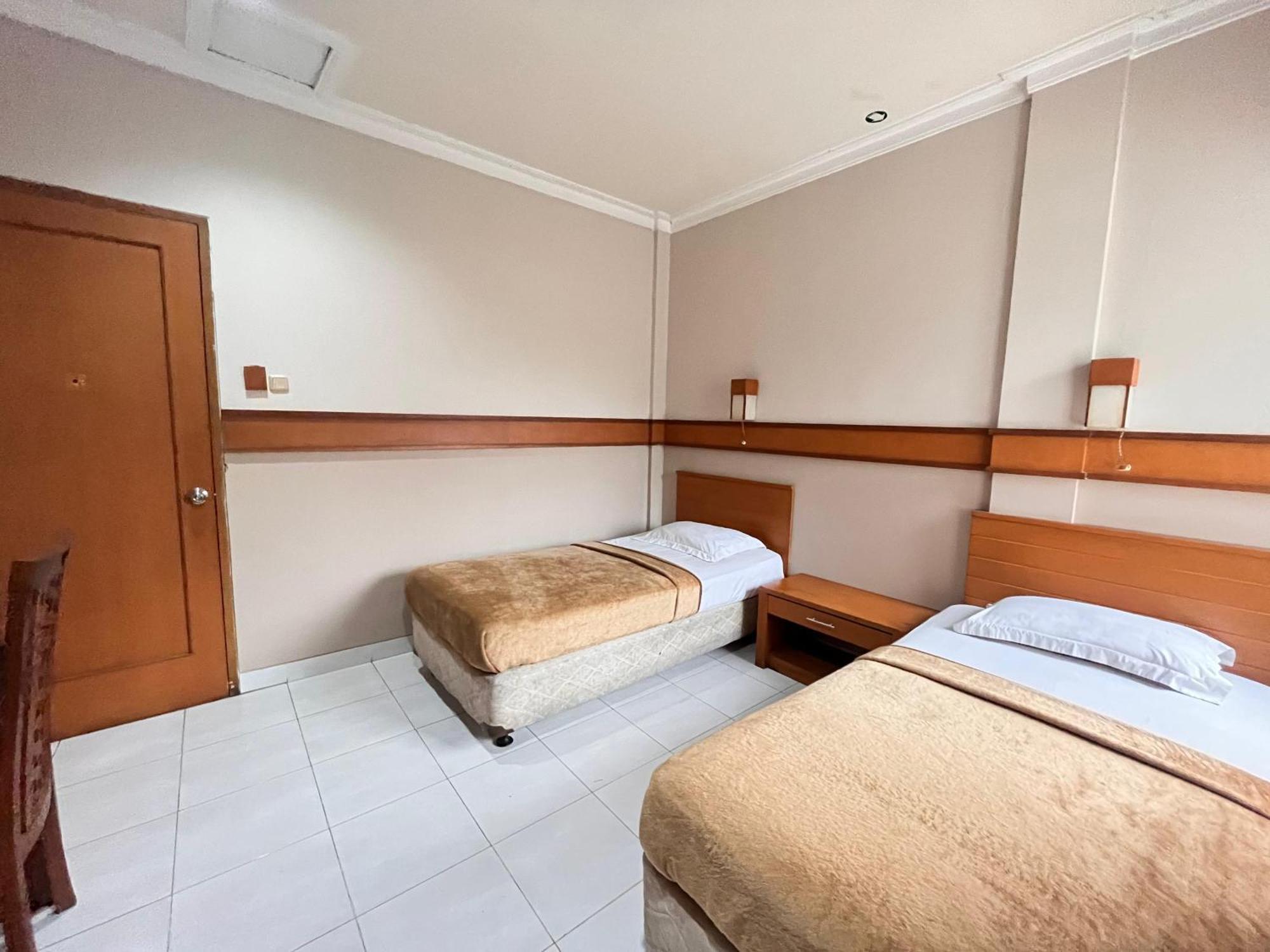 Hotel Caravan Tanah Abang Джакарта Екстер'єр фото