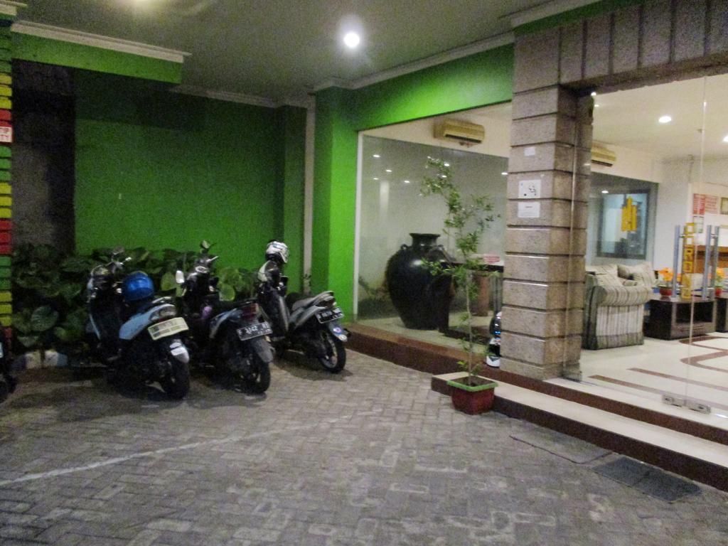 Hotel Caravan Tanah Abang Джакарта Екстер'єр фото