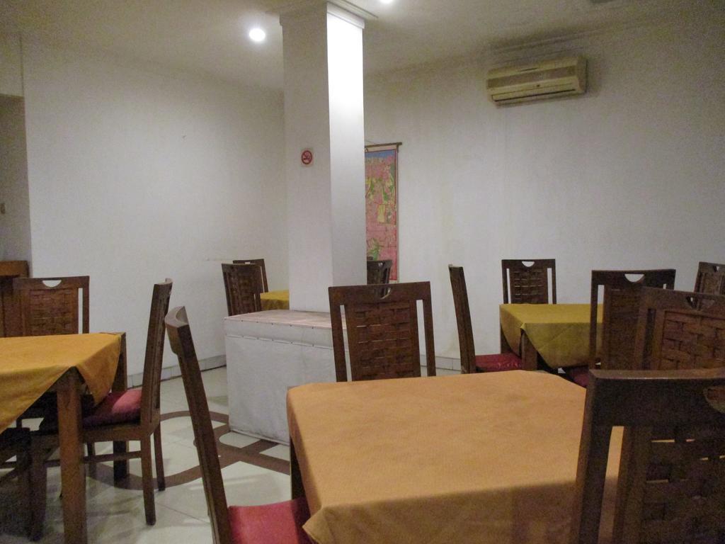Hotel Caravan Tanah Abang Джакарта Екстер'єр фото